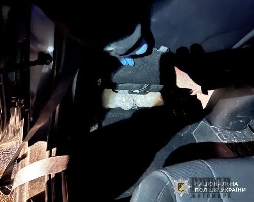Фото до матеріалу: На Житомирщині затримали кур'єра з 13 кг наркотиків: деталі справи