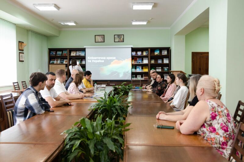 Фото до матеріалу: У ЗУНУ пройшов «Кліматичний день»: науковці та влада обговорили екологічне майбутнє Тернопільщини
