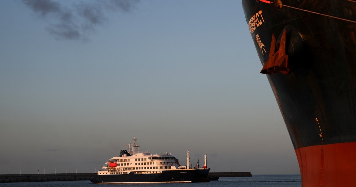 Фото до матеріалу: Пасажири лайнера MV Hondius повертаються до Нідерландів: два громадяни України залишилися на борту