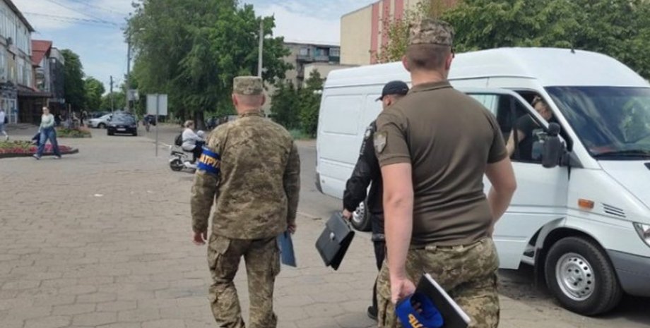 Фото до матеріалу: Чоловік взяв у заручниці 13-річну дівчинку у Львові через мобілізацію