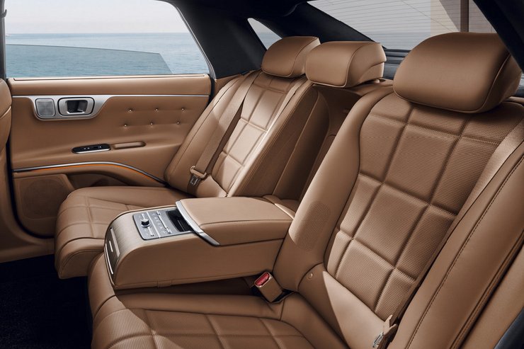 Фото до матеріалу: Hyundai Grandeur 2026: флагманський седан з заводським ГБО та новим дизайном