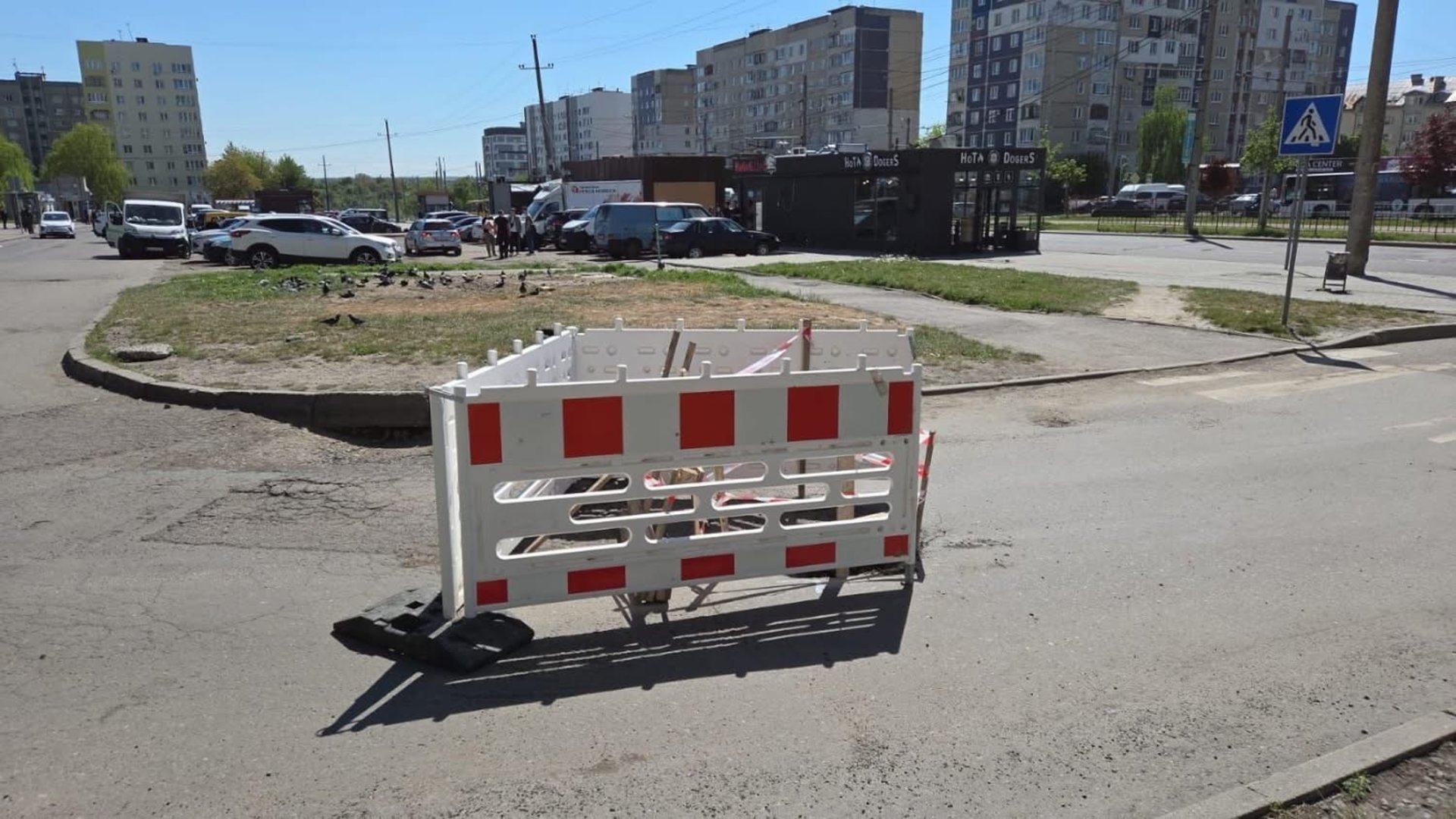 Фото до матеріалу: У Львові через провал дороги змінили маршрути чотирьох автобусів