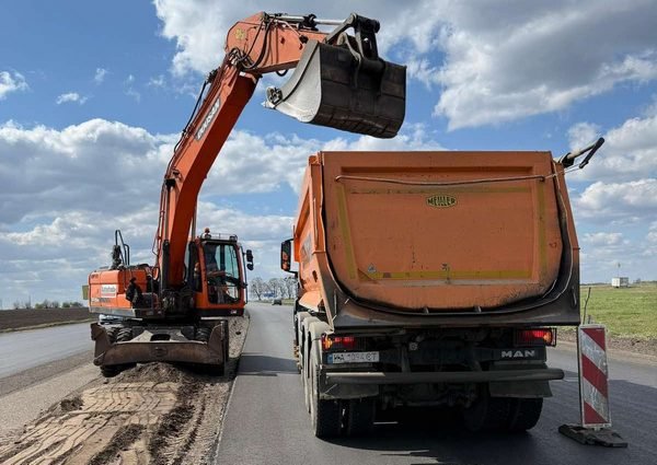 Фото до матеріалу: Які дороги Черкащини відремонтували за тиждень: деталі робіт на трасах М-05 та М-30