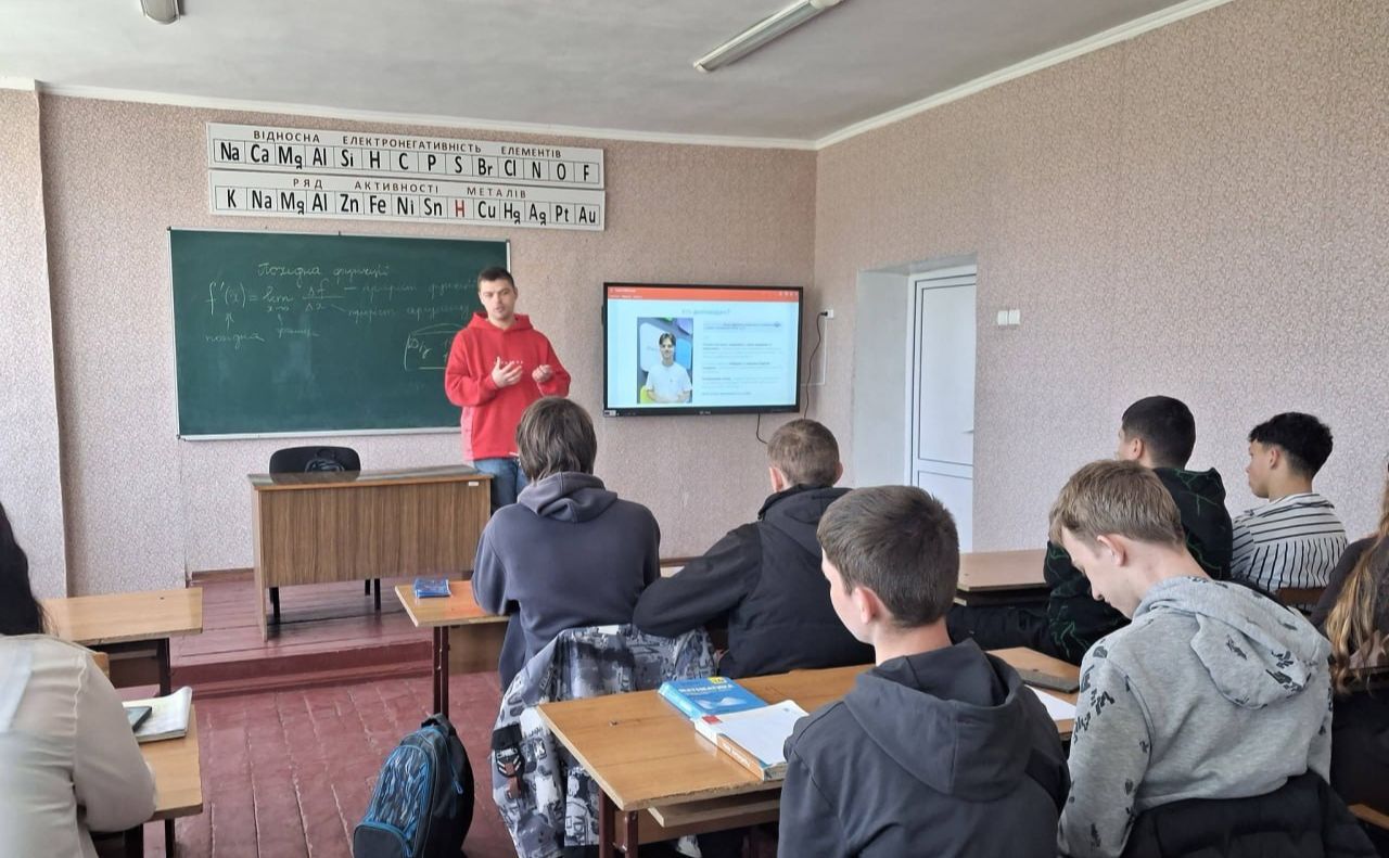 Фото до матеріалу: Шевченківські школярі дізналися про кар'єру офіцера та службу в ЗСУ