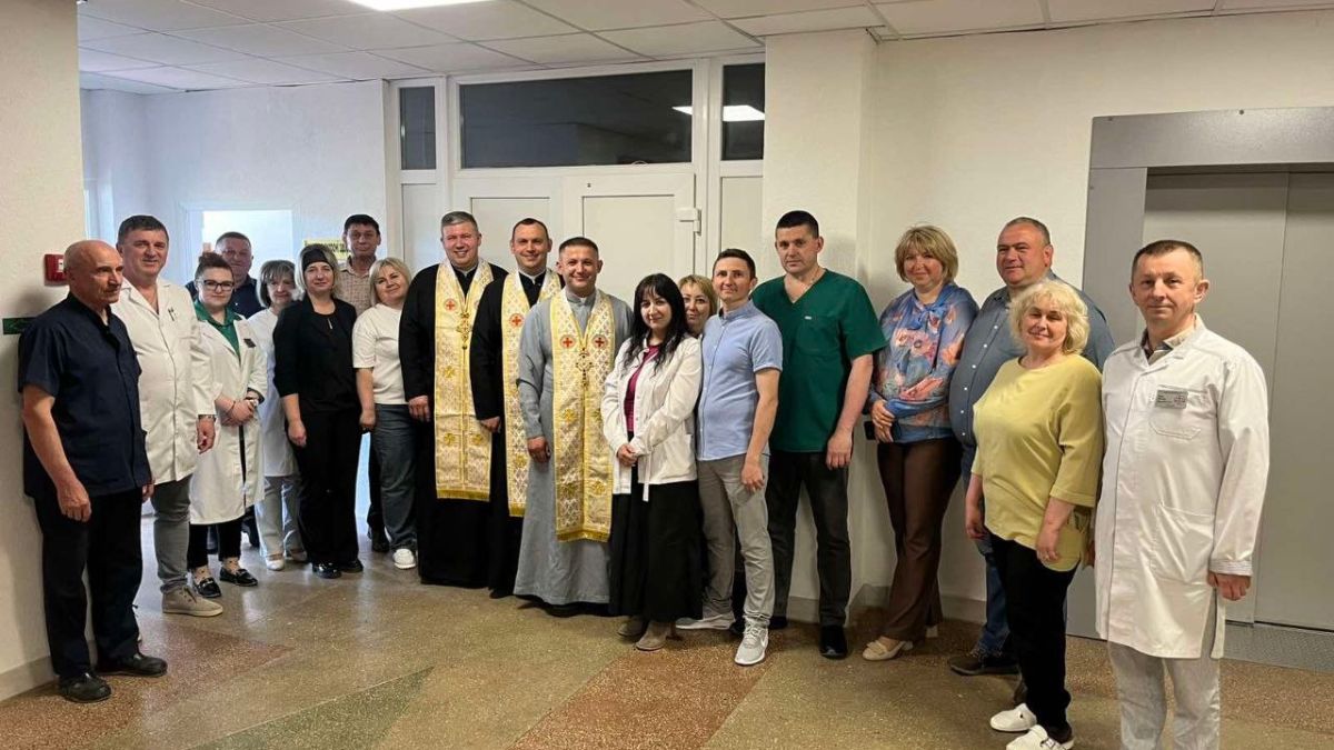 Фото до матеріалу: У Рожнятівській лікарні відкрили кабінет капелана