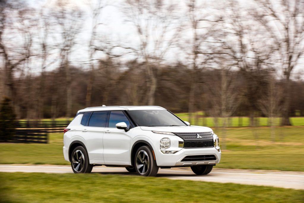 Фото до матеріалу: Mitsubishi відкликає понад 108 тисяч авто через дефект багажника