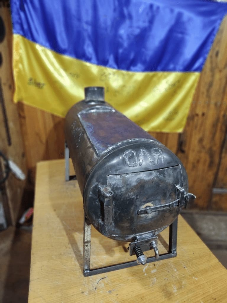 Фото до матеріалу: 333 пічки для фронту: тернопільський пенсіонер перетворює балони на надію