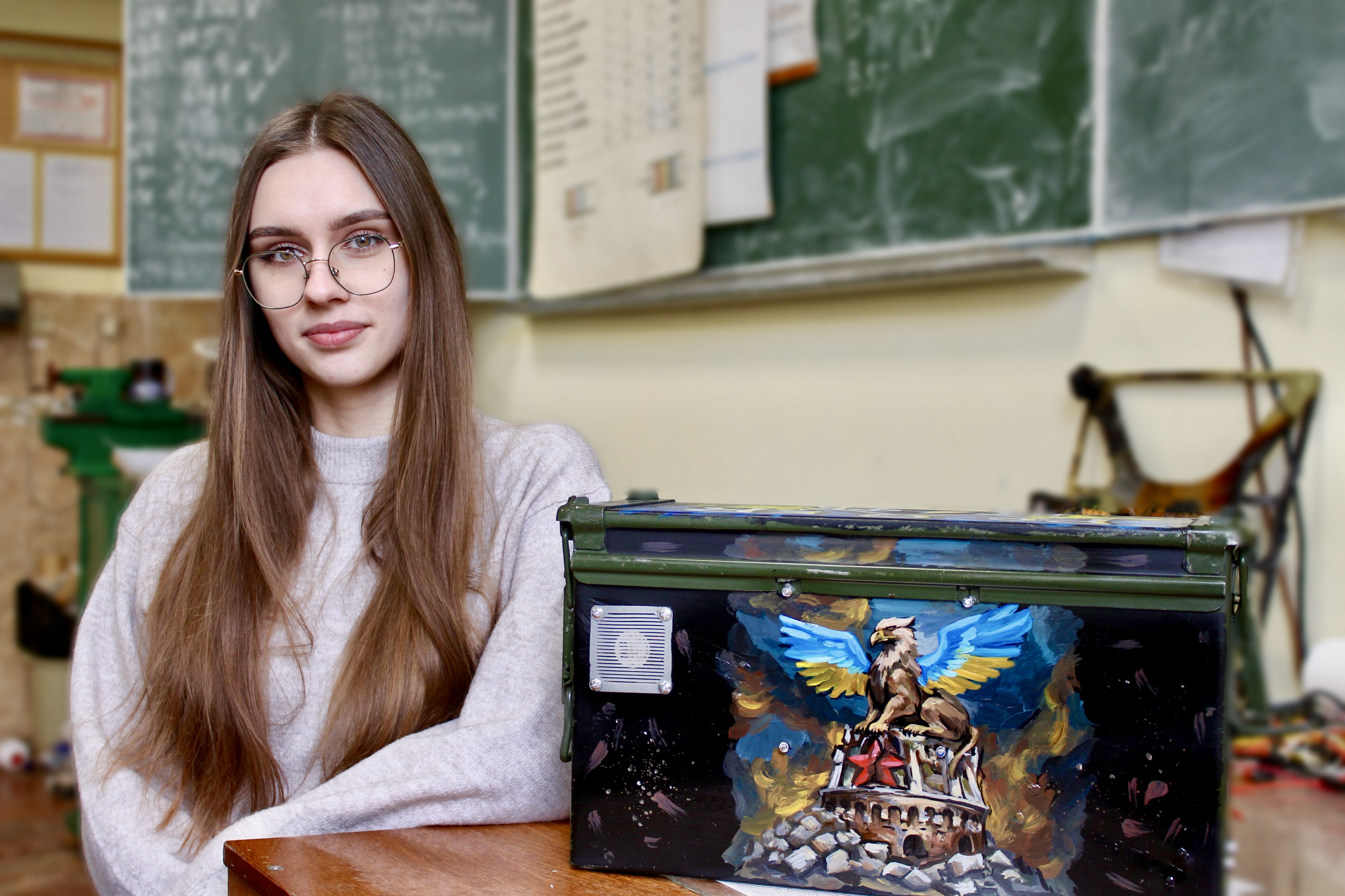 Фото до матеріалу: Волонтери Вінницького техколеджу відправили на передову соту зарядну станцію і тисячний павербанк