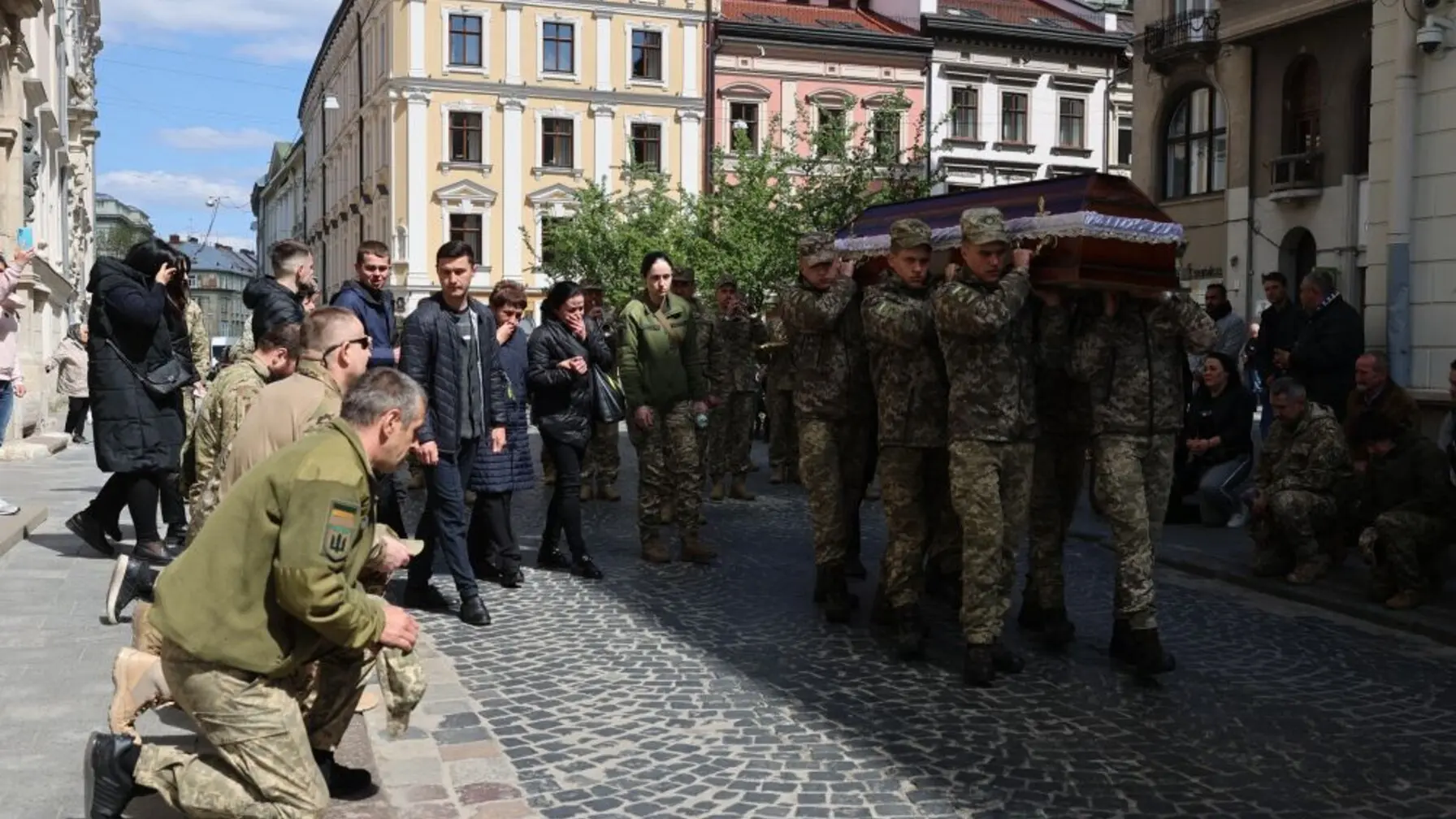 Фото до матеріалу: Львів попрощається з трьома загиблими захисниками: деталі похоронів та місця поховання