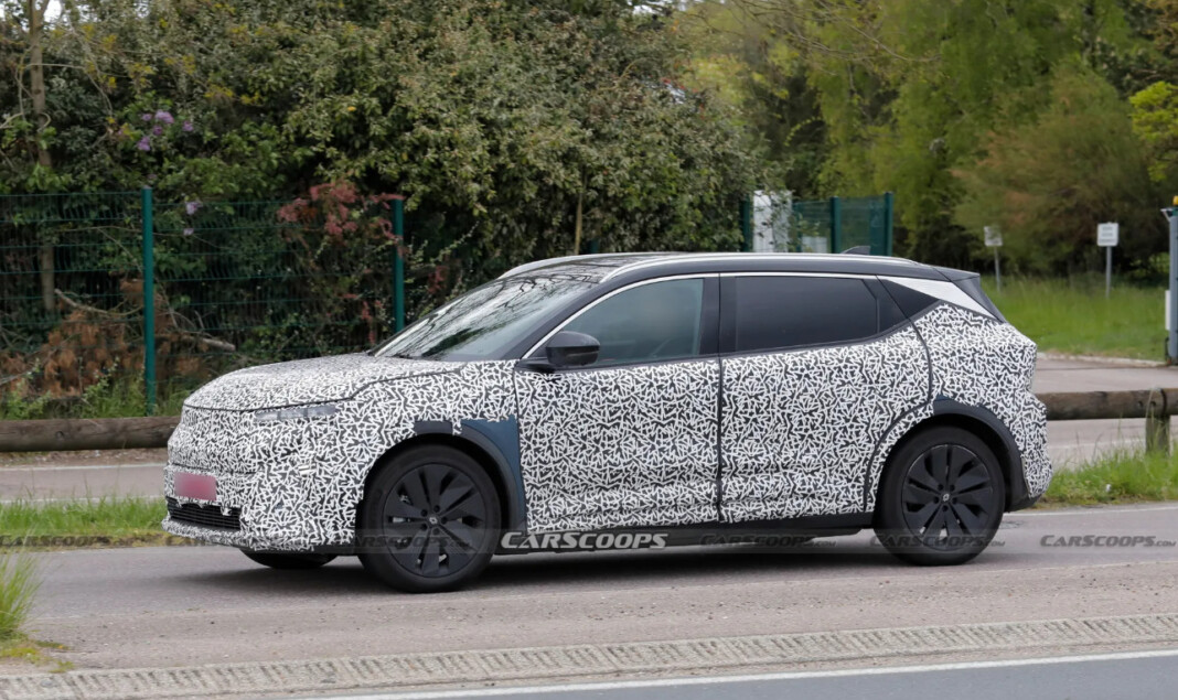 Фото до матеріалу: Renault готує оновлення Scenic E-Tech: що зміниться в електрокросовері з запасом ходу до 610 км