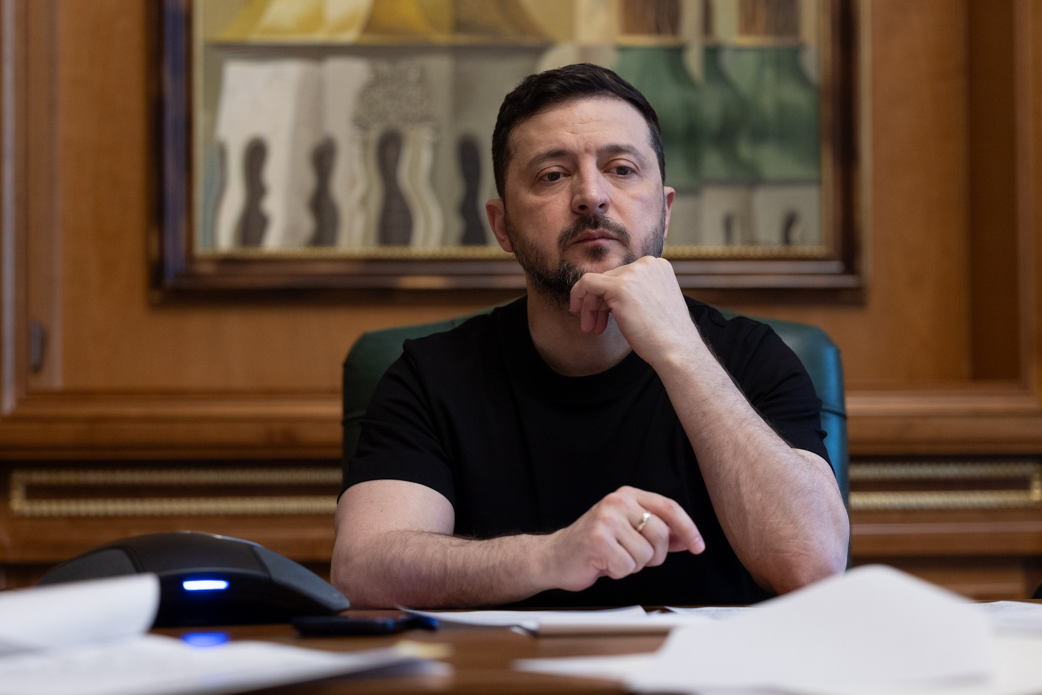 Фото до матеріалу: Довіра до Зеленського впала до 58%: що показало нове опитування КМІС