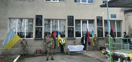 Фото до матеріалу: Герої Лопушненської ОТГ отримали обереги «Батьківське серце»