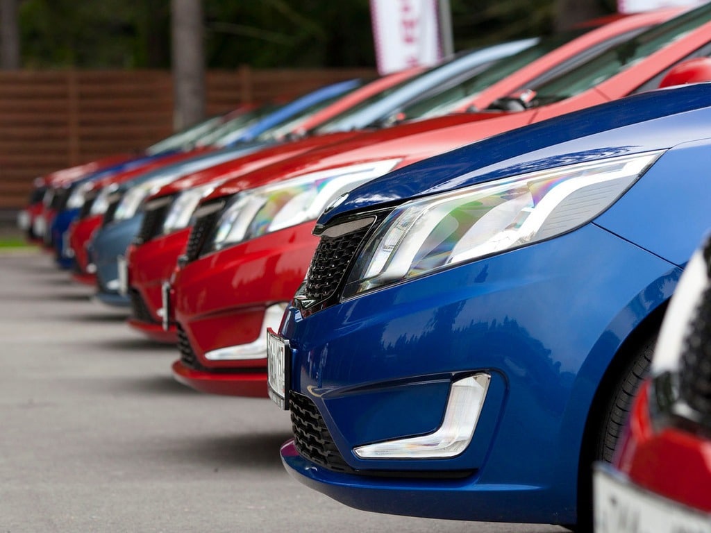 Фото до матеріалу: Механіка чи автомат: як обрати перший автомобіль для новачка