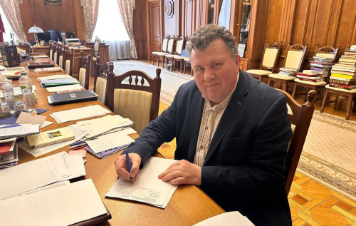 Фото до матеріалу: Міносвіти звільнило ректора КНУ Володимира Бугрова: що це означає для виборів університету