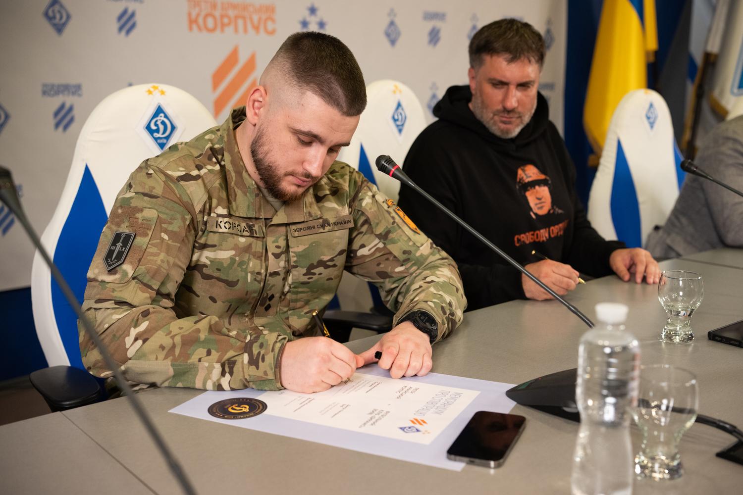 Фото до матеріалу: ФК «Динамо» та Третій армійський корпус об'єдналися для підтримки військових
