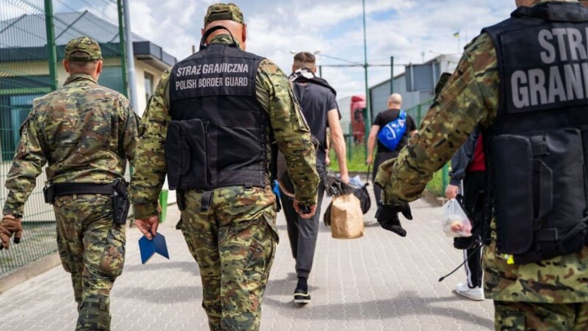 Фото до матеріалу: Якщо українця затримали за кордоном: що робити і чи допоможе консул