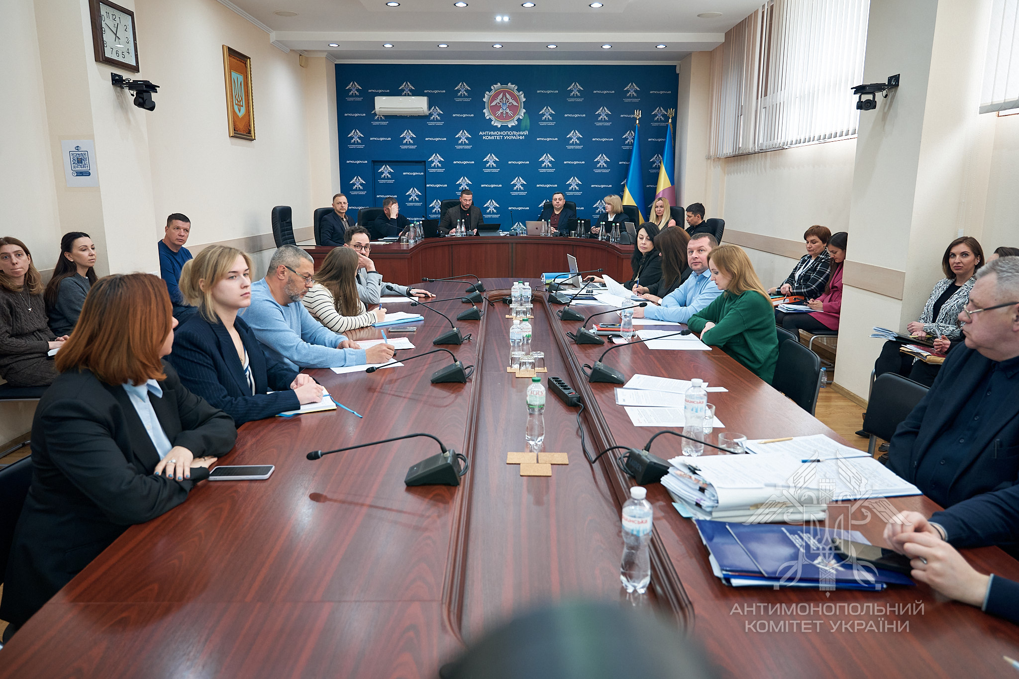 Фото до матеріалу: АМКУ вимагає від мобільних операторів прозорості щодо «безлімітного» інтернету