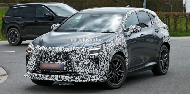 Фото до матеріалу: Новий Lexus RX: прототип оновленого кросовера помітили на дорогах Європи