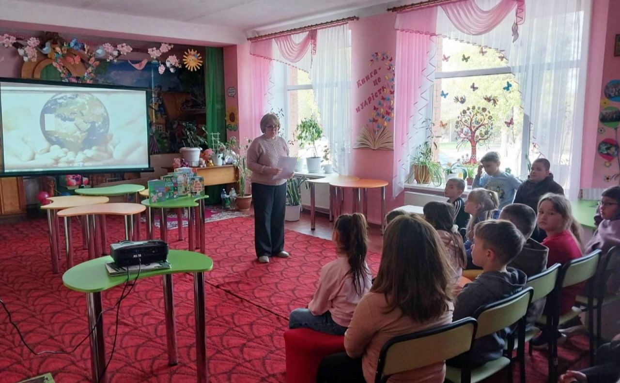 Фото до матеріалу: У Решетилівці діти бібліотеки обговорили екологічні проблеми до Дня Землі