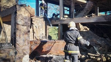 Фото до матеріалу: Пожар на гірськолижному курорті Закарпаття: знищено готель на горі Красія
