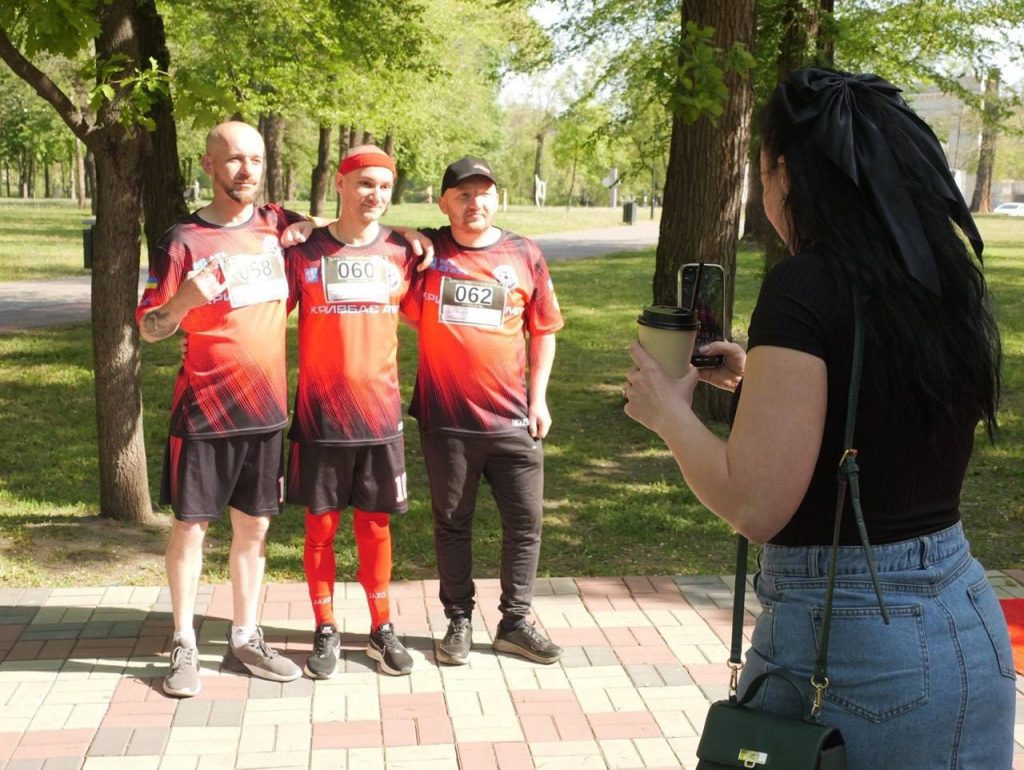 Фото до матеріалу: Ветерани та родини військових зібралися в Кривому Розі під гаслом «Біжу за Героя»