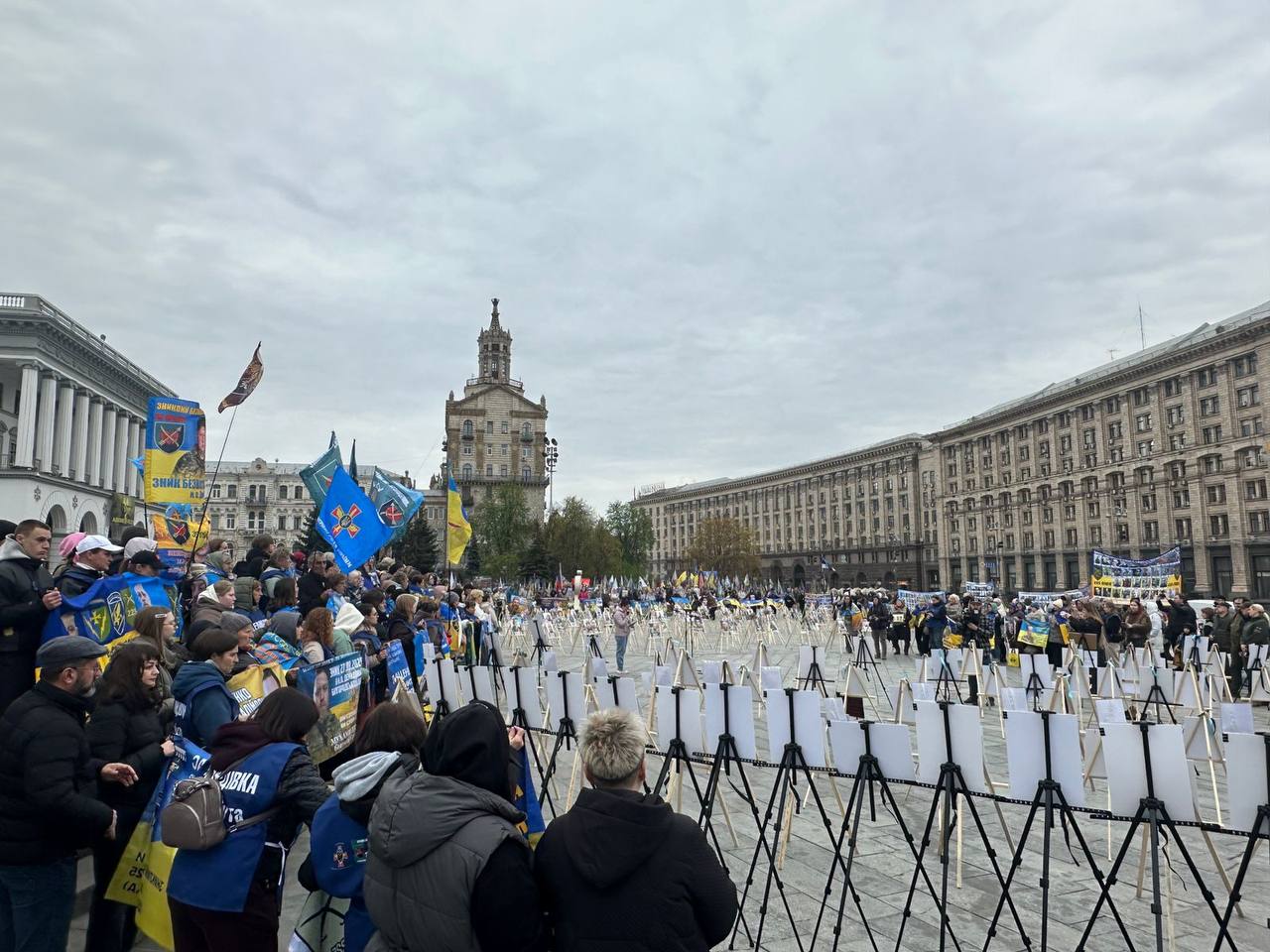 Фото до матеріалу: У Києві відкрилася фотовиставка «Обличчя безвісти» на Майдані Незалежності