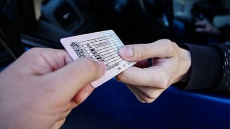Фото до матеріалу: У Драгомирчанах затримали водія з підробленим посвідченням