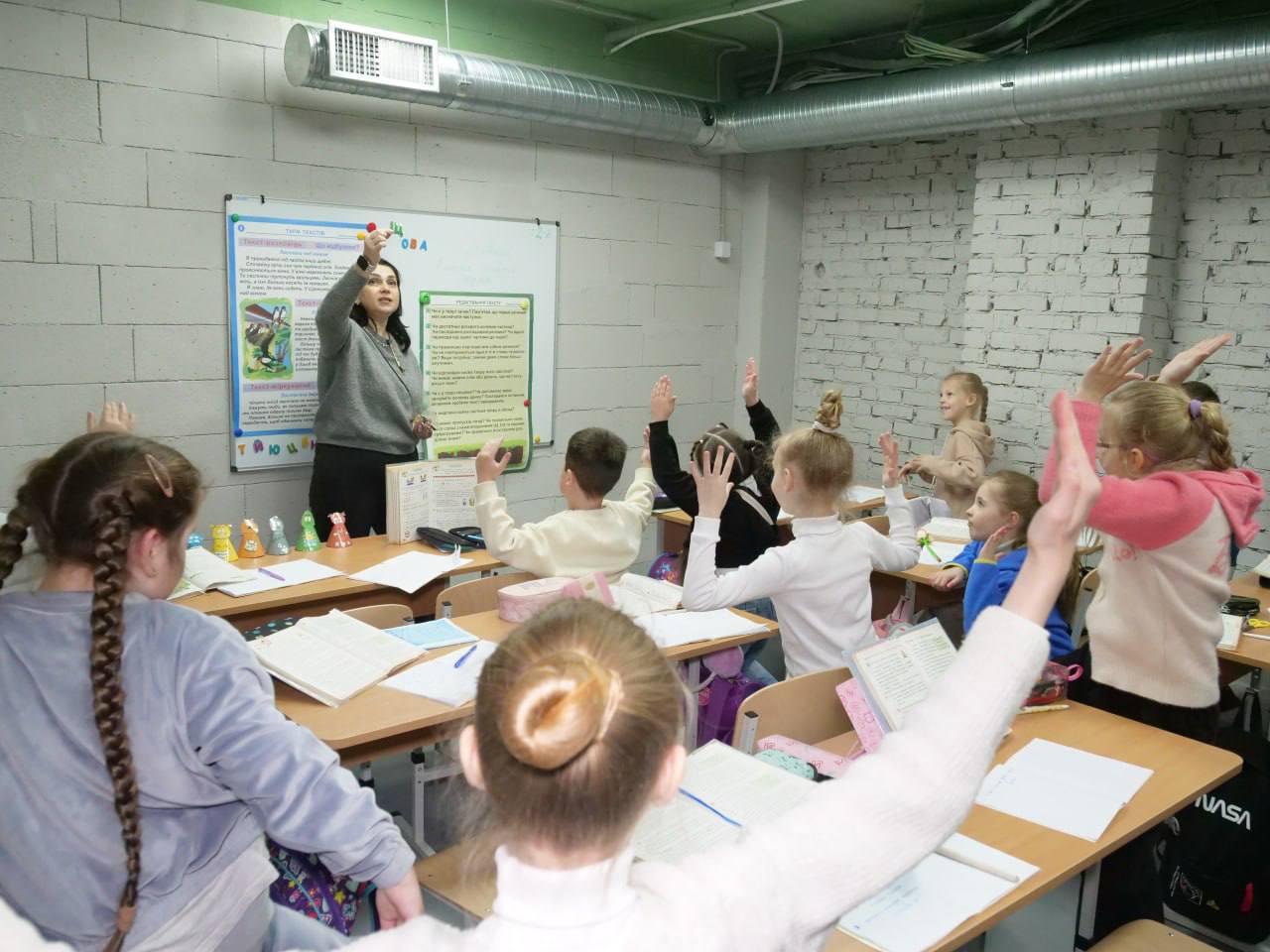 Фото до матеріалу: У Криворізькій гімназії №130 відкрили сучасне підземне укриття на 450 учнів