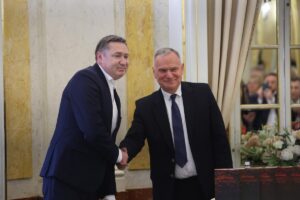 Фото до матеріалу: Тарас Возняк презентував 14-й том праць у Львові під час повітряної тривоги