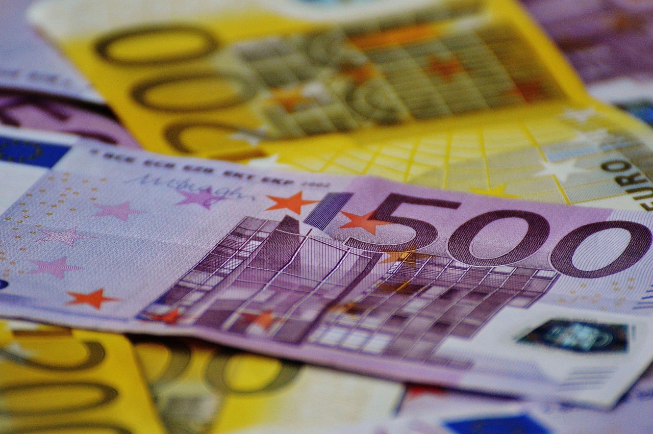 Фото до матеріалу: Україна вже отримала 6,6 мільярда євро прибутків від заморожених російських активів