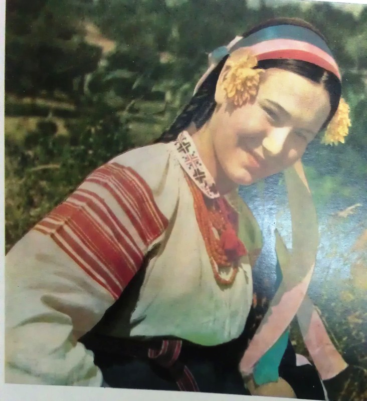 Фото до матеріалу: Вишиванка як код краю: від Луганська до Львова – унікальні регіональні особливості української вишивки