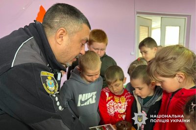 Фото до матеріалу: Поліцейські провели урок мінної безпеки для учнів ліцею на Вознесенщині