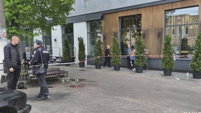 Фото до матеріалу: Чоловік підірвав гранату в Охтирці: поліцейські серед постраждалих