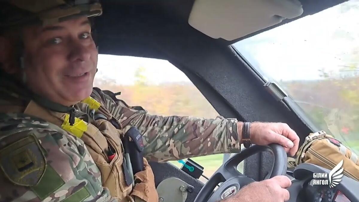 Фото до матеріалу: Евакуація з Миколаївки: білі янголи вивезли 25 мешканців Донеччини