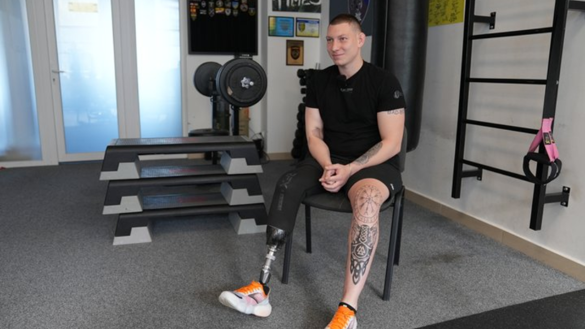 Фото до матеріалу: Ветеран Сергій Куцик після 13 операцій та ампутації допомагає іншим у реабілітації