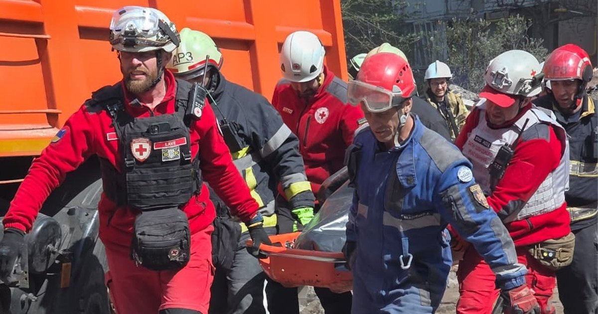 Фото до матеріалу: У Києві загинуло п'ятьох: як зросла кількість жертв після масованого удару РФ