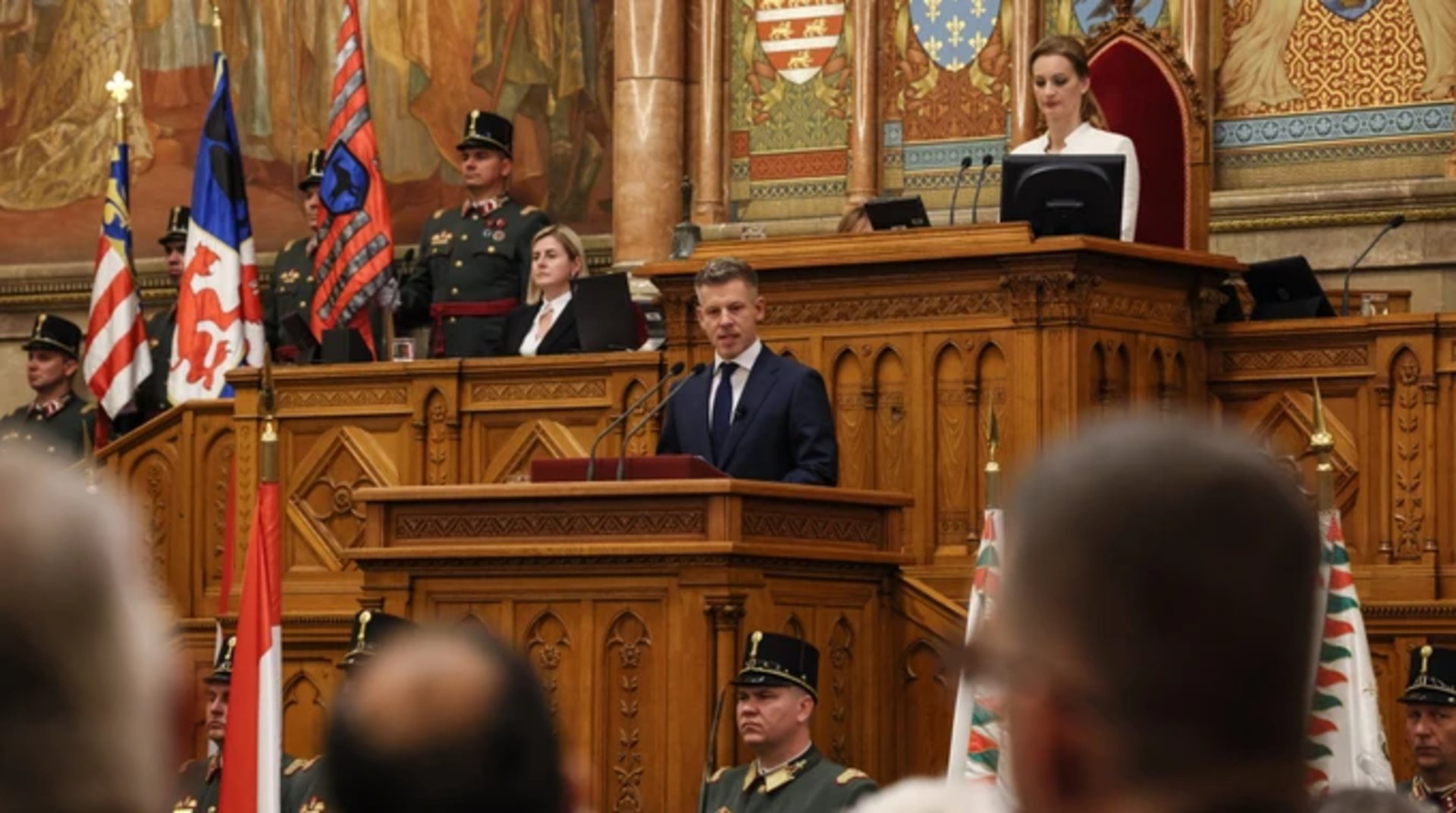 Фото до матеріалу: Петер Мадяр став прем'єр-міністром Угорщини: інавгурація нової влади
