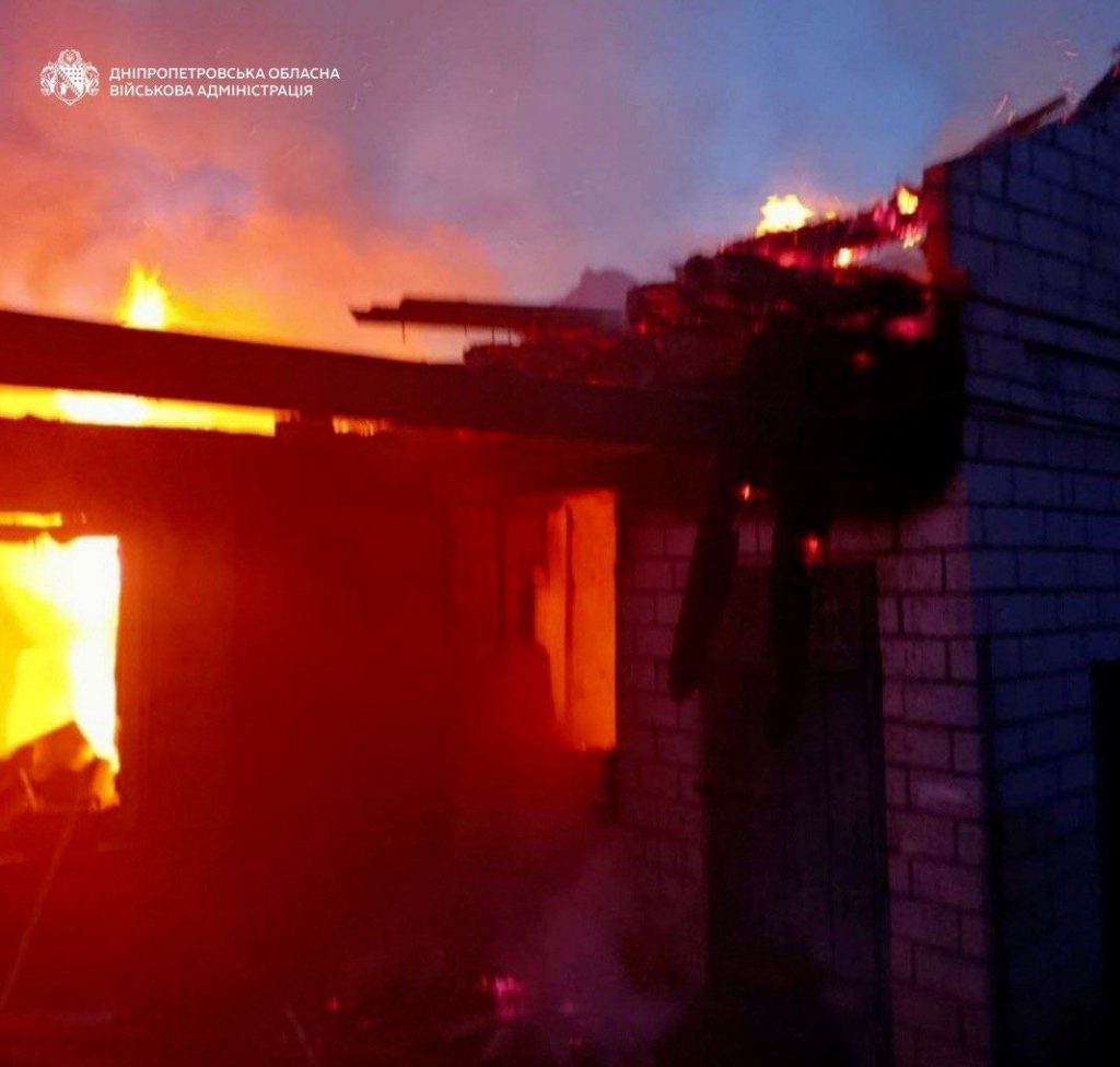 Фото до матеріалу: Ворог атакував Нікопольський район безпілотниками: пошкоджено будинки та інфраструктуру
