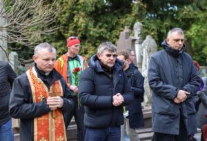 Фото до матеріалу: У Львові вшанували пам'ять Ірини Фаріон: від служби в храмі до висадження дерева на Масарика