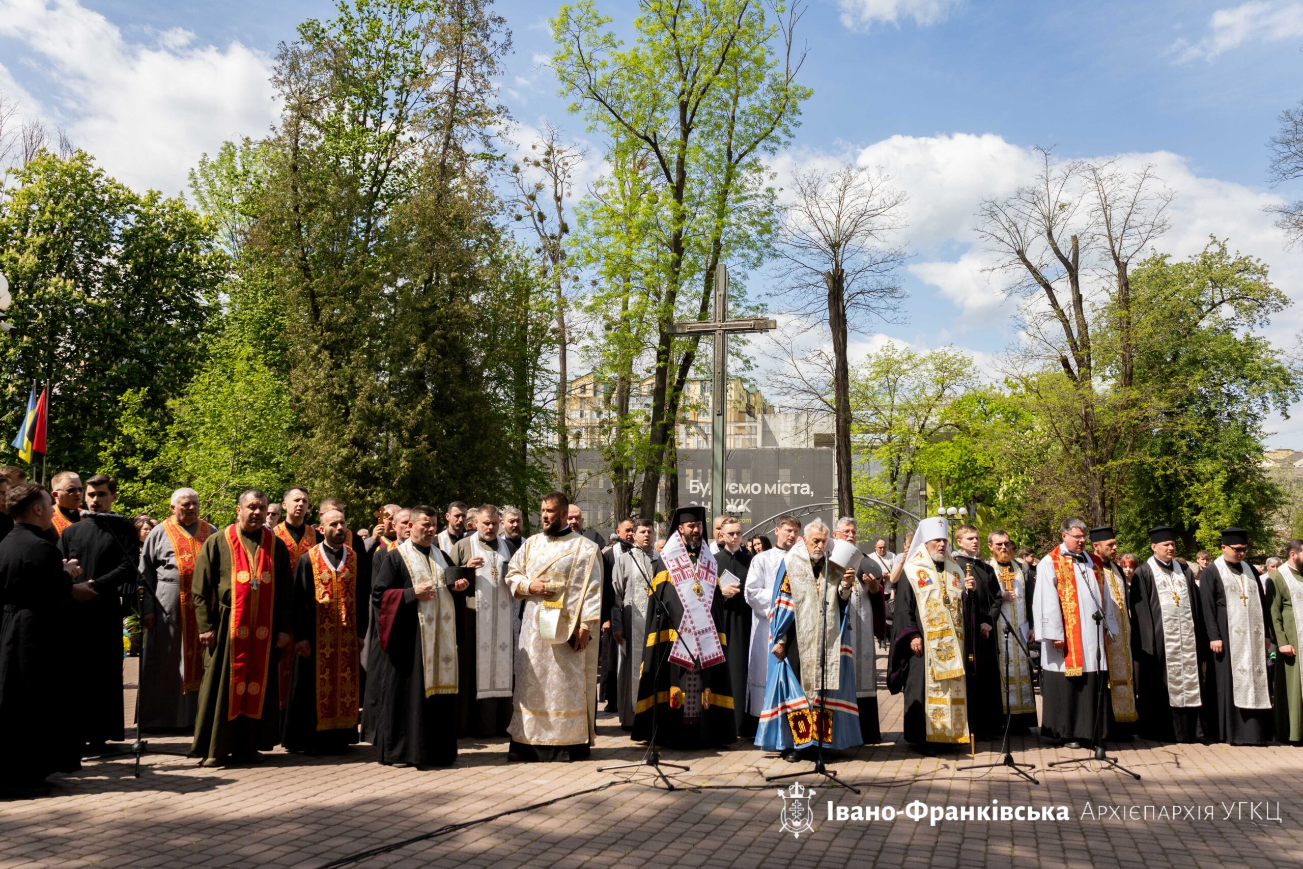 Фото до матеріалу: День міста Івано-Франківська: молитва за Захисників та нагородження Героїв