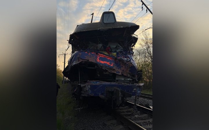 Фото до матеріалу: Автокран зіткнувся з поїздом у Стрийському районі: загиблий машиніст ветеран війни