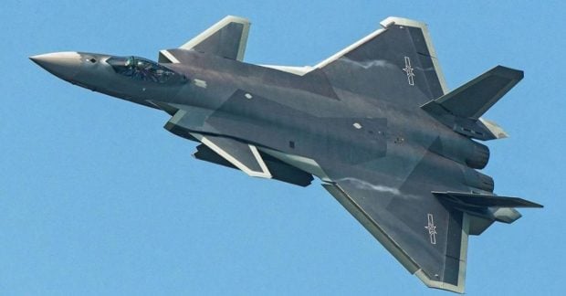 Фото до матеріалу: Китай удвічі підвищив ефективність виробництва винищувачів J-20 на роботизованій фабриці