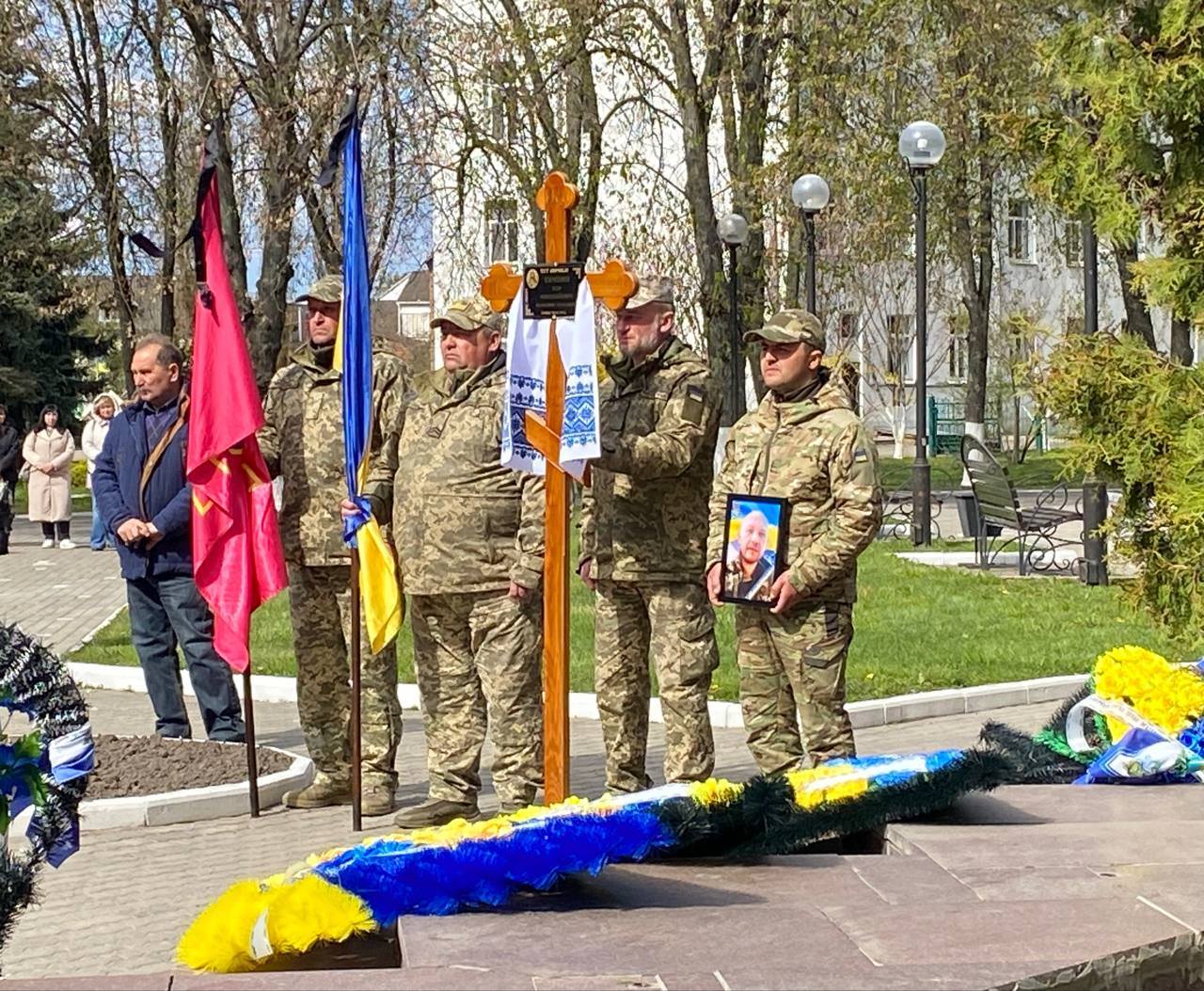 Фото до матеріалу: Роменська громада попрощалася із захисником Ігорем Кірієнком на Алеї Слави