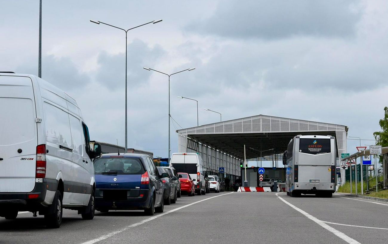 Фото до матеріалу: З 12 травня система "єЧерга" автоматично перевірятиме "Зелену картку" при виїзді за кордон