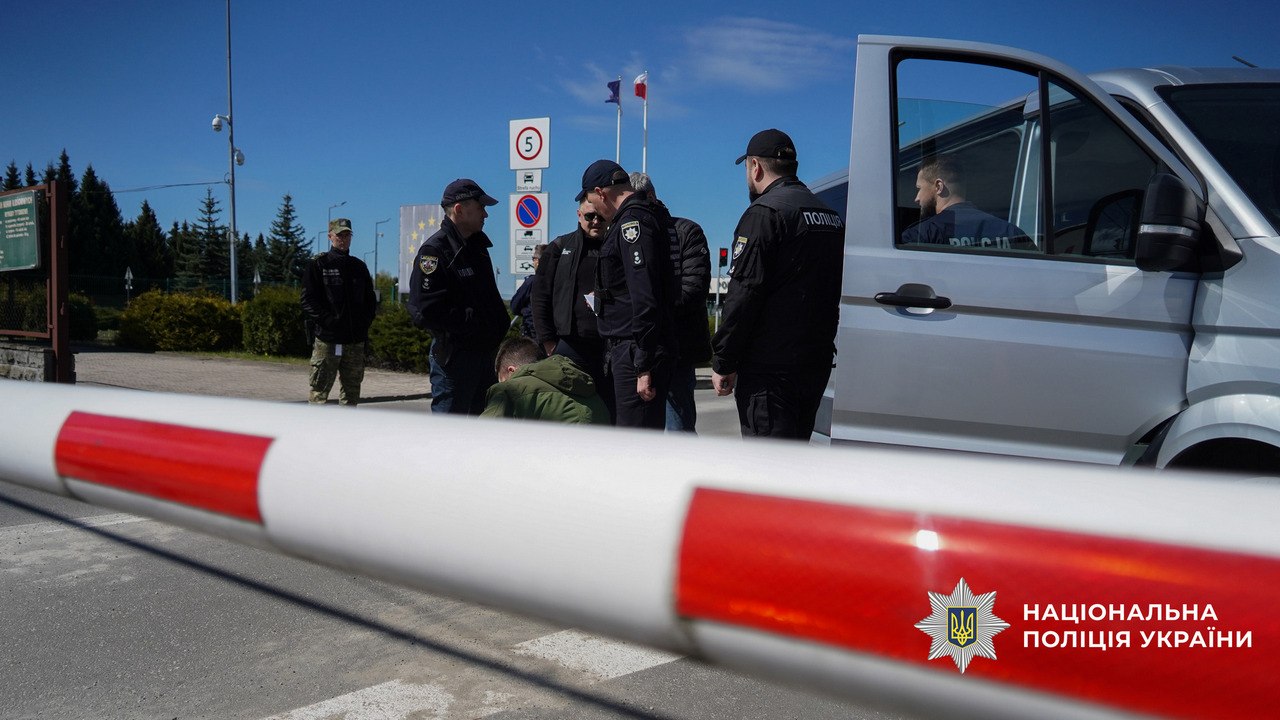 Фото до матеріалу: Організатора афери з «авто для ЗСУ» екстрадували з Естонії: збитки понад 5 млн грн щомісяця