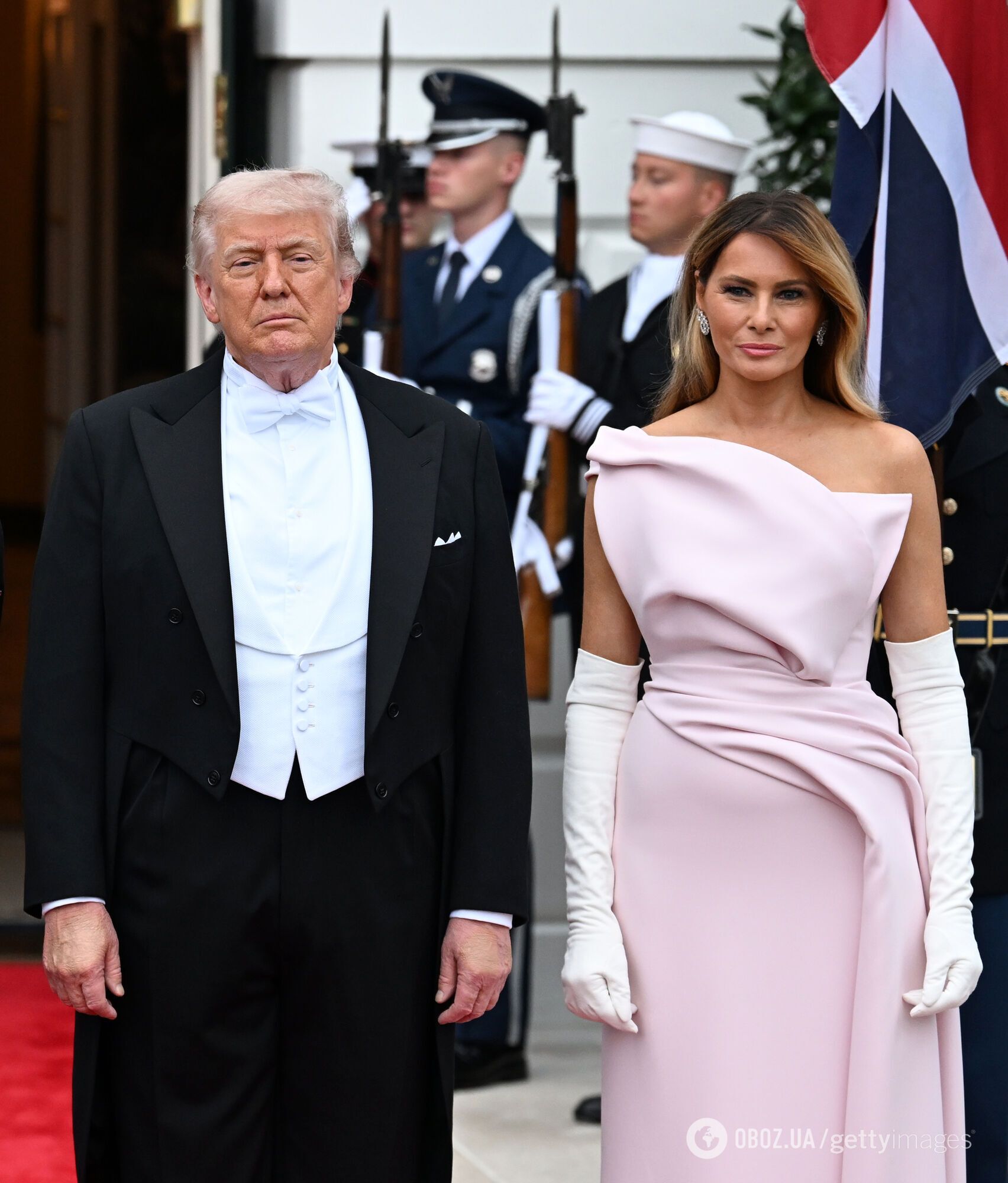 Фото до матеріалу: Меланія Трамп порушила королівський протокол: скандал зі сукнею за $80 тис