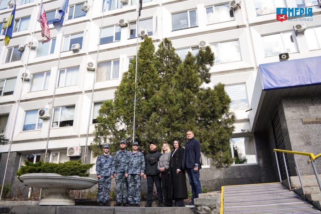Фото до матеріалу: У Черкасах підняли прапор ВМС України: місто вшанувало морську історію держави