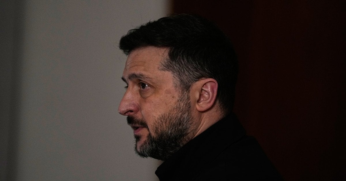 Фото до матеріалу: ЗСУ знищили носій ракет «Калібр» у порту Приморськ: Зеленський про наслідки атаки