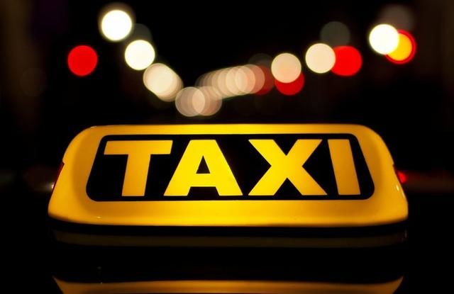 Фото до матеріалу: Тихий транспорт великого міста: як електрокари змінюють таксі у Франківську
