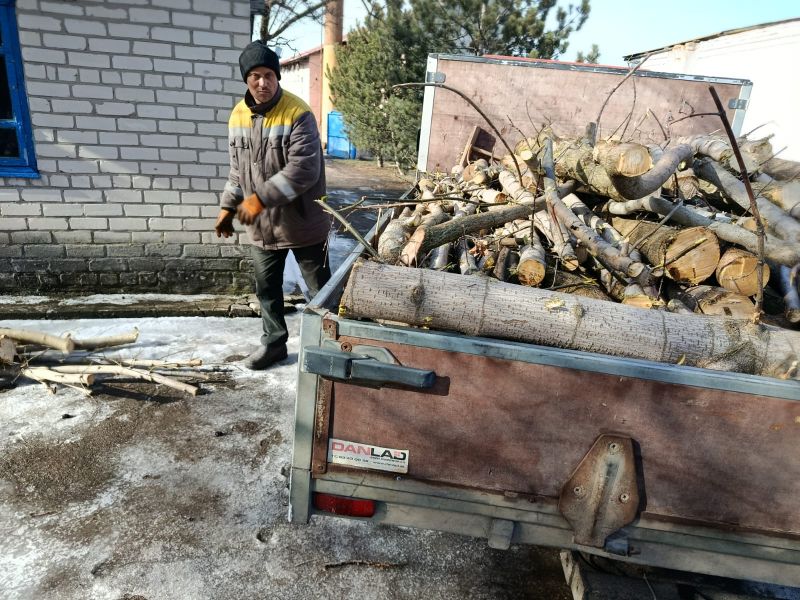 Фото до матеріалу: Волонтери «Армії відновлення» впорядковують Нововоронцівську громаду